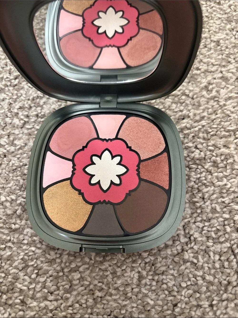 Kosas Everyday Eyeshadow Duo — Olive Green